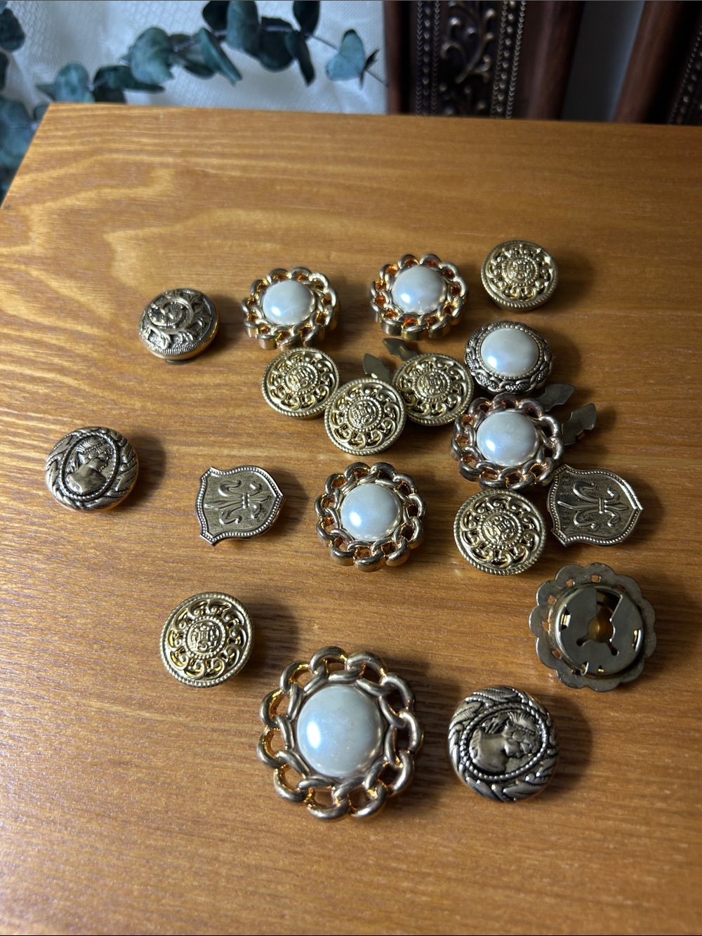 Assorted vintage antique Gold-Tone Buttons covers. - Picture 2 of 5